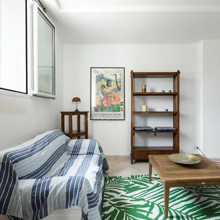 Thalissa Semesterbostad *