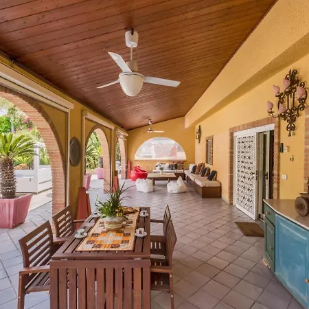 Thalissa Semesterbostad