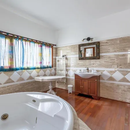 Thalissa Semesterbostad *